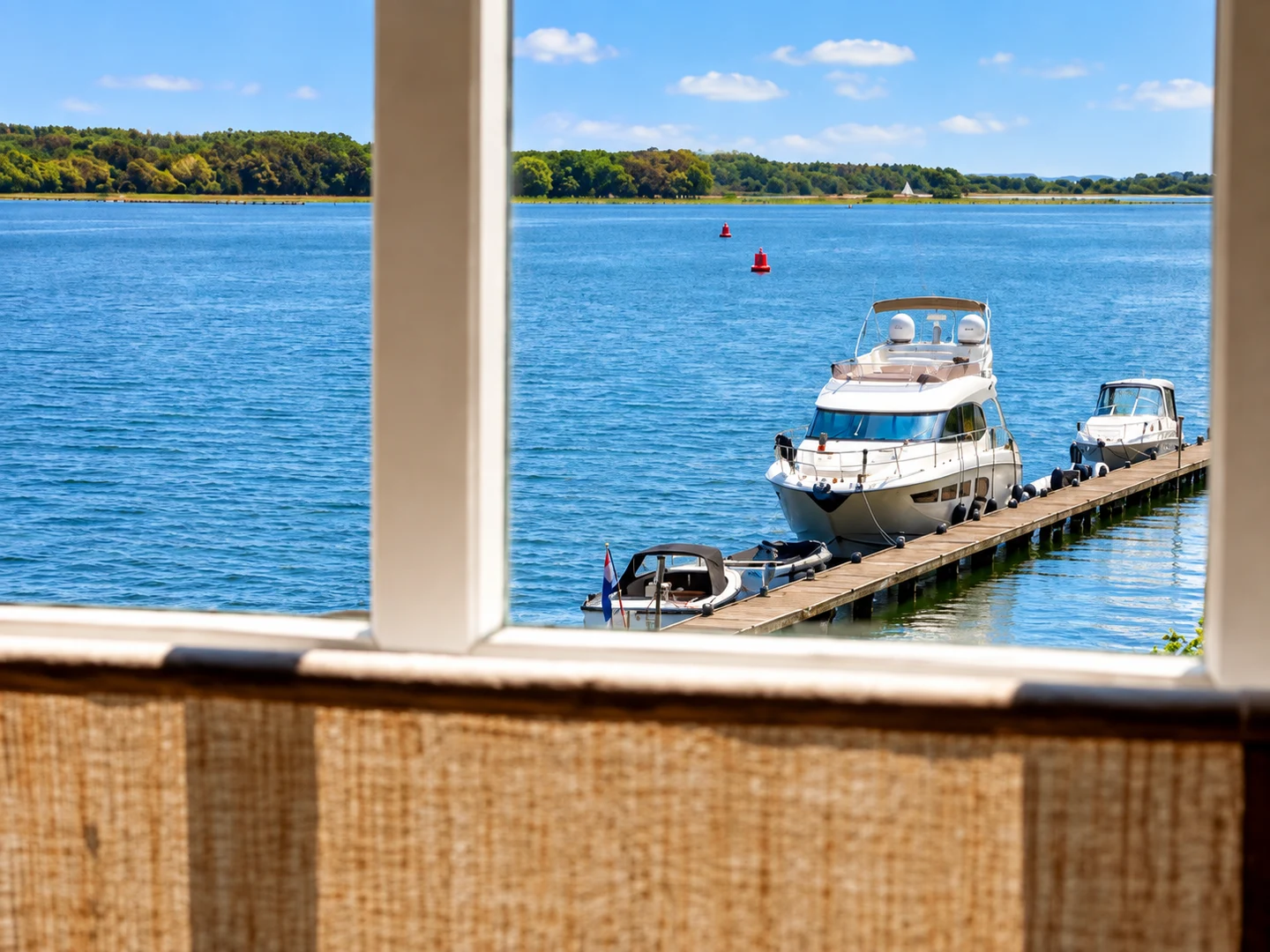 Uitzicht vanuit de Schotse Kamer op het Veerse Meer en de aanlegsteiger