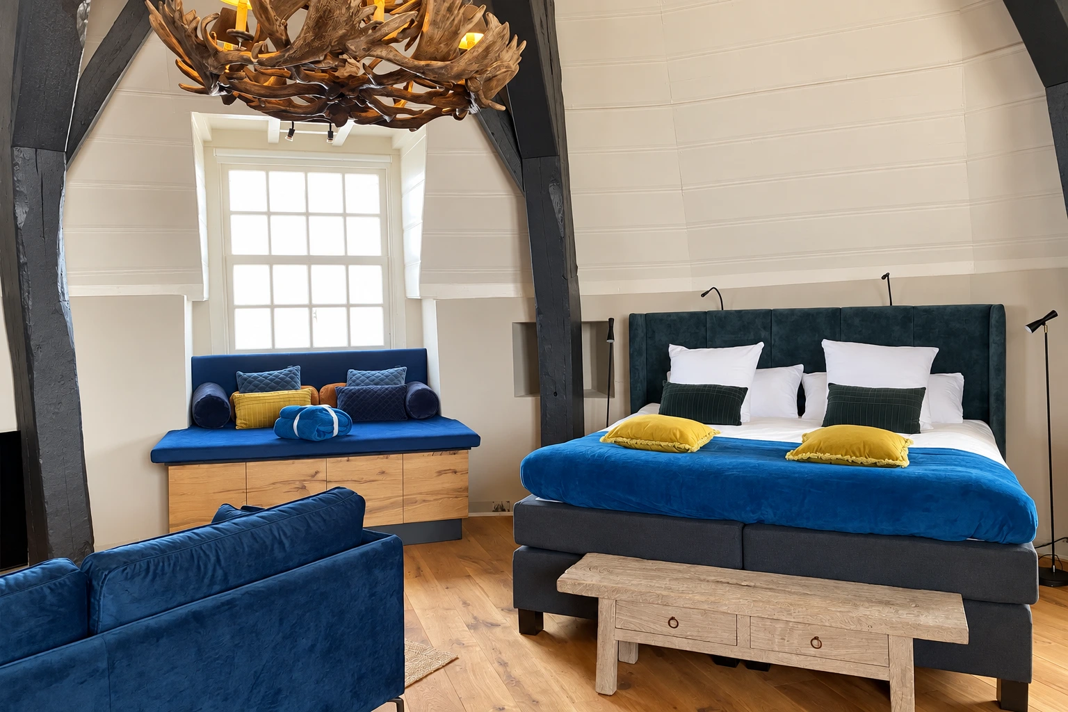 De TorenSuite met zitgedeelte en bed